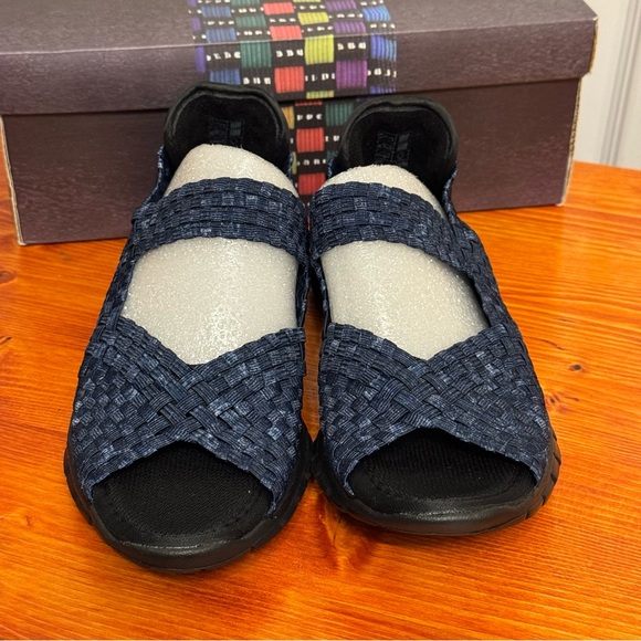 Bernie Mev Comfi Jeans Woven
Elastic Flat Mary Jane Shoe Women
Size 36 - Picture 4 of 7